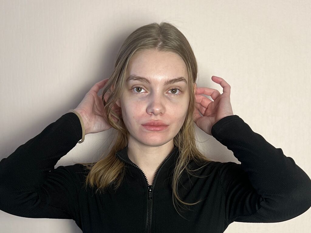 Image of cam model MariamFarleigh from Web Night Cam (LiveJasmin)