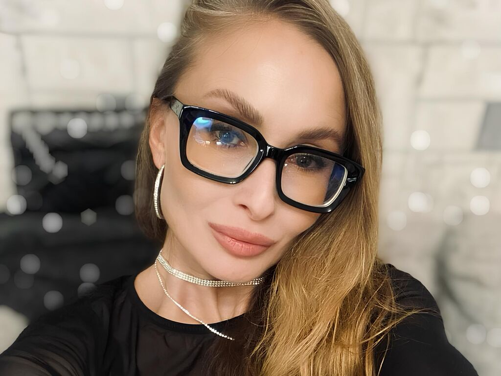 Image of cam model HelenaBoyd from Web Night Cam