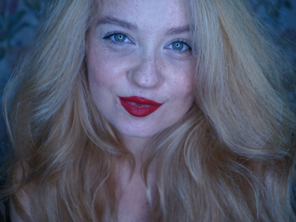 MadeleineCeleste webcam girl preview