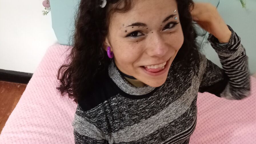 Enjoy Live Webcam with MakiiHernandez