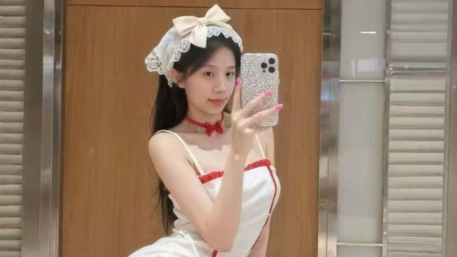Watch LilyYuan live on jobsporn.net
