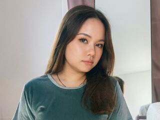 EllariaLee