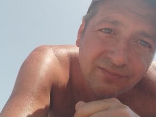 JoeMorgann is a webcam model, age 46