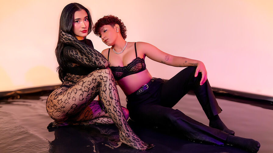 Join AlissonAndGina’s Live Webcam Show