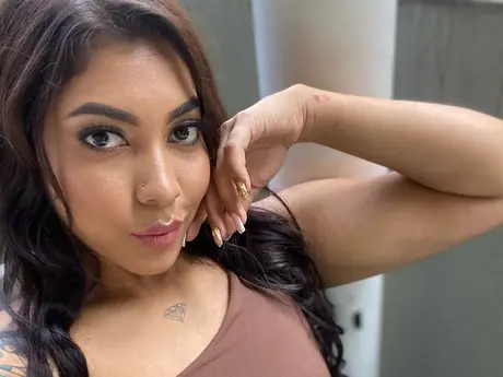 Chat with AlexandraAniston