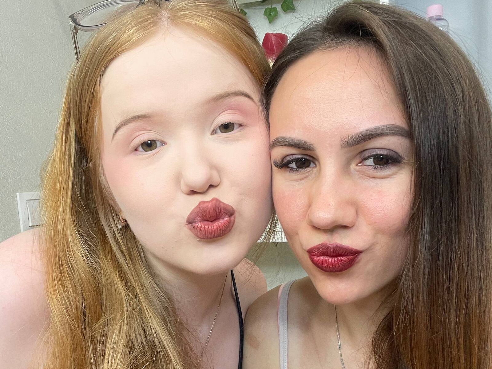 Live cam for BerneiceAndEpifa