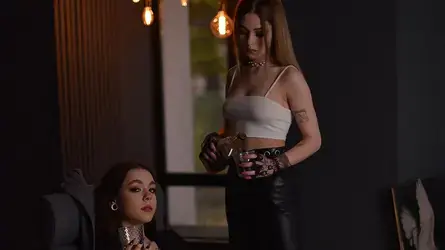 TessaAndDakota's chat room