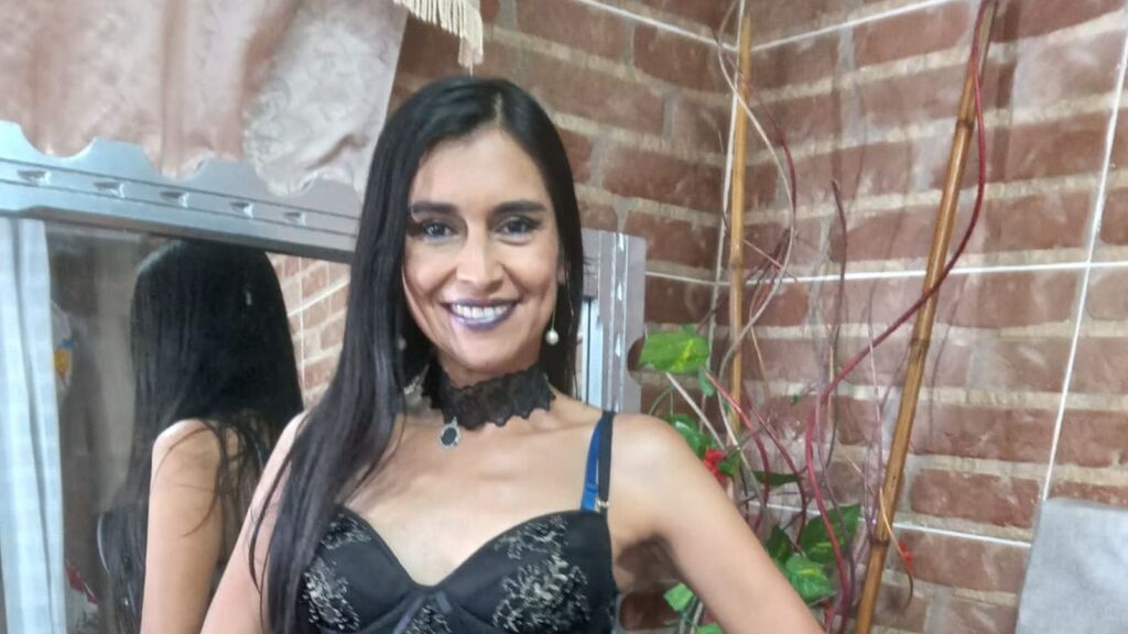 DahianTaylor live cam model at LiveJasmin