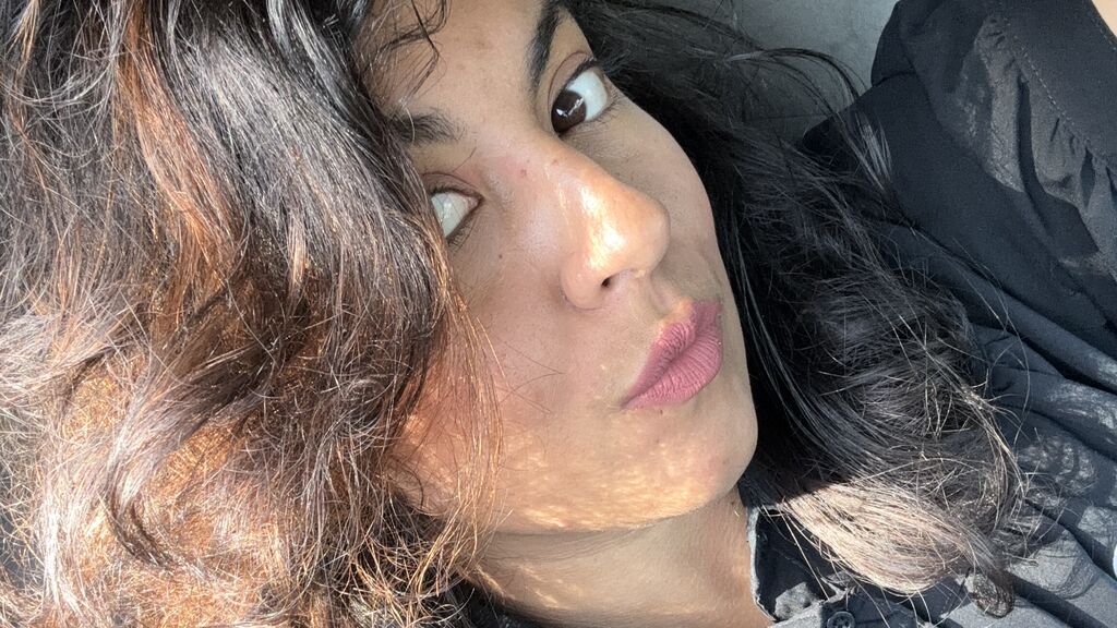 Watch Msgarciao live on cam at LiveJasmin