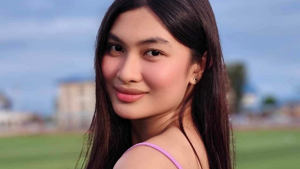 AllyBouge live cam model at LiveJasmin