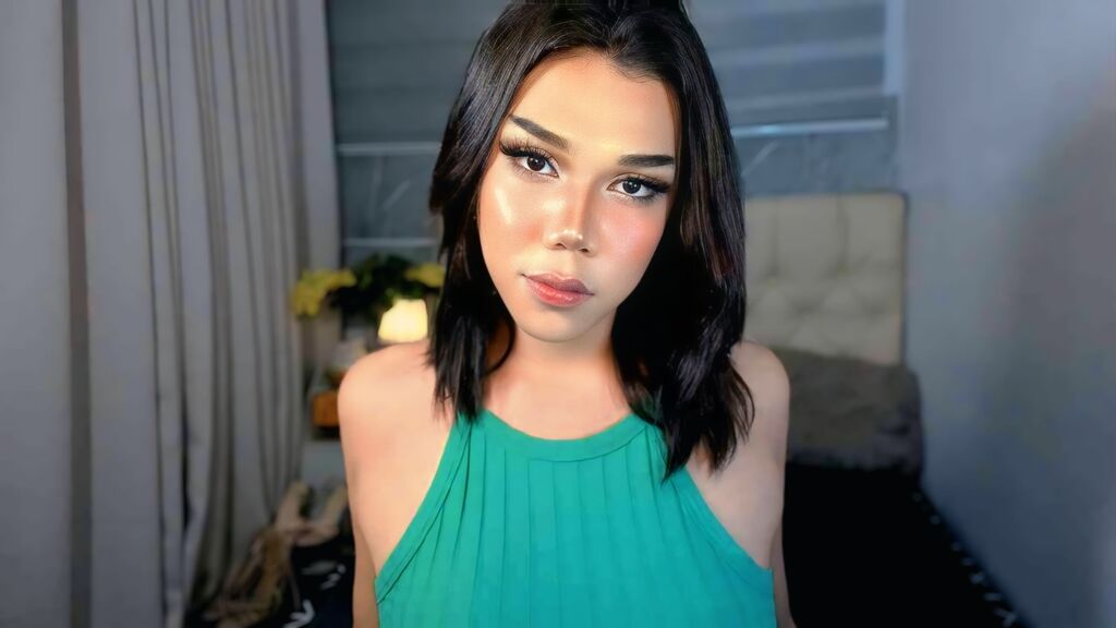 FelizOganda live cam model at LiveJasmin