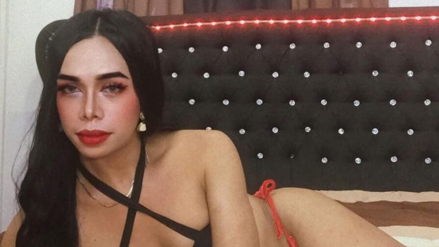 Join AndreaBlakes’s Live Webcam Show