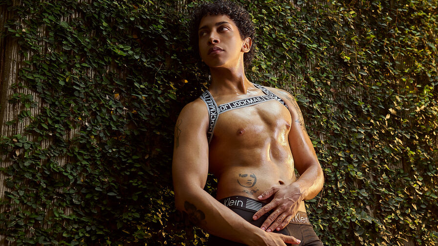 Enjoy Live Webcam with EnriqueBrook