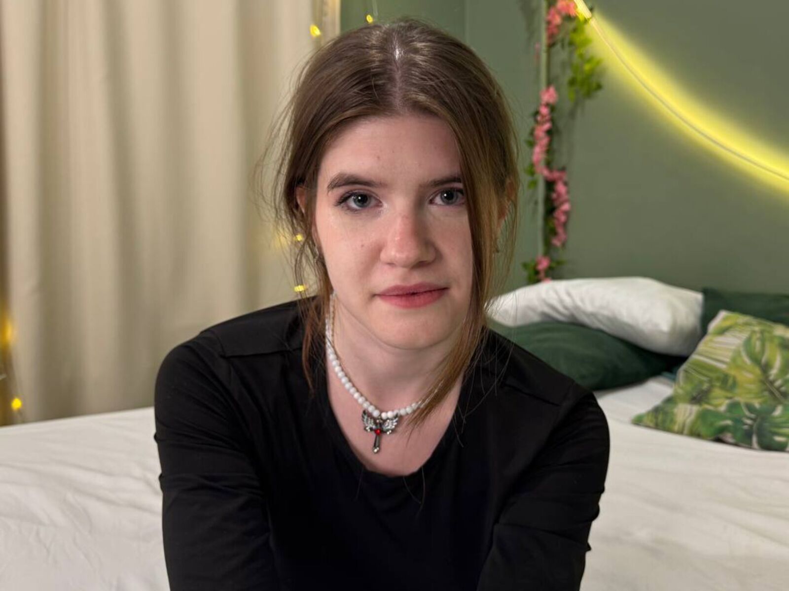 Live cam for AngelinaLing