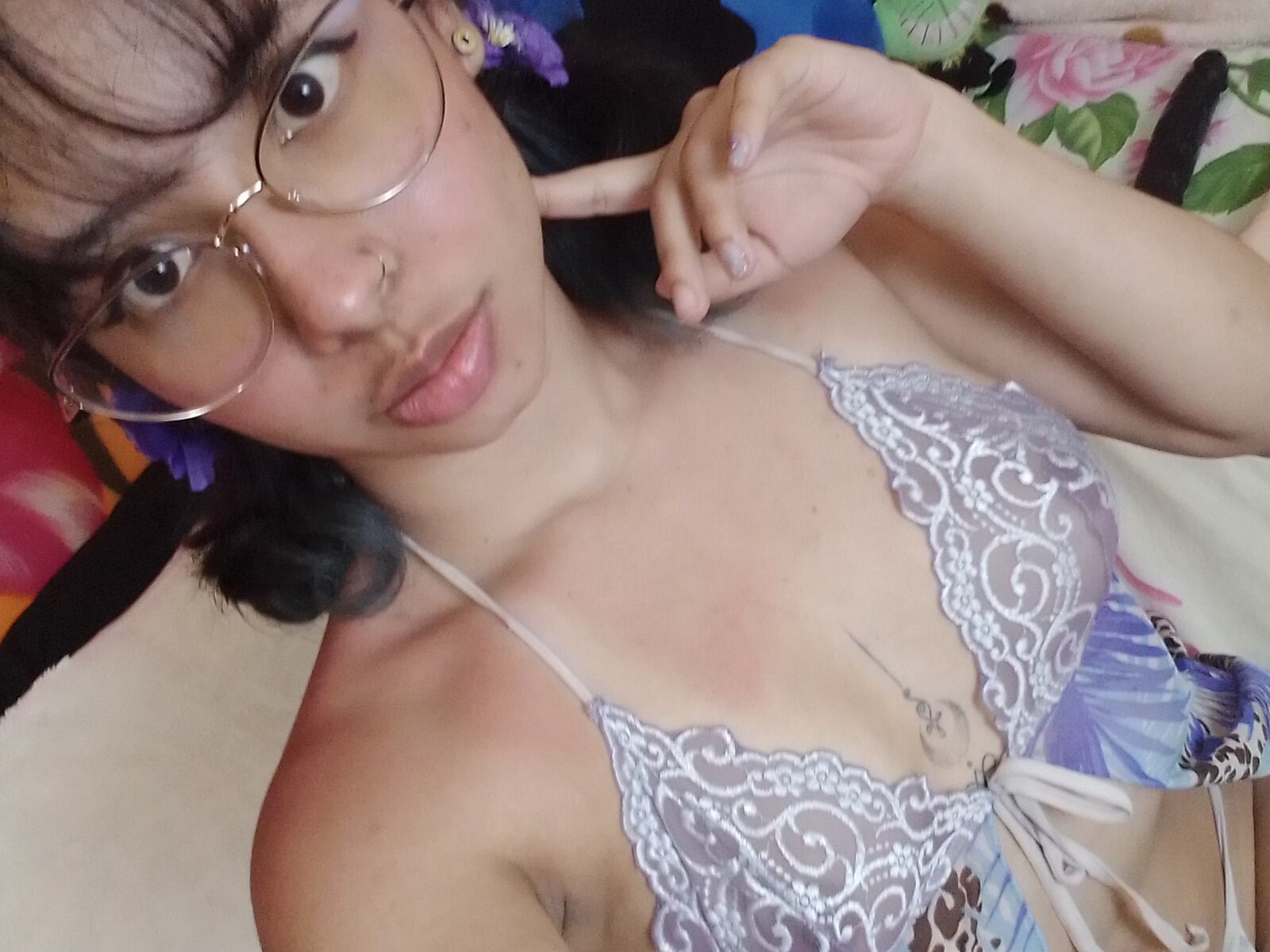 Live cam for KiaraLeono