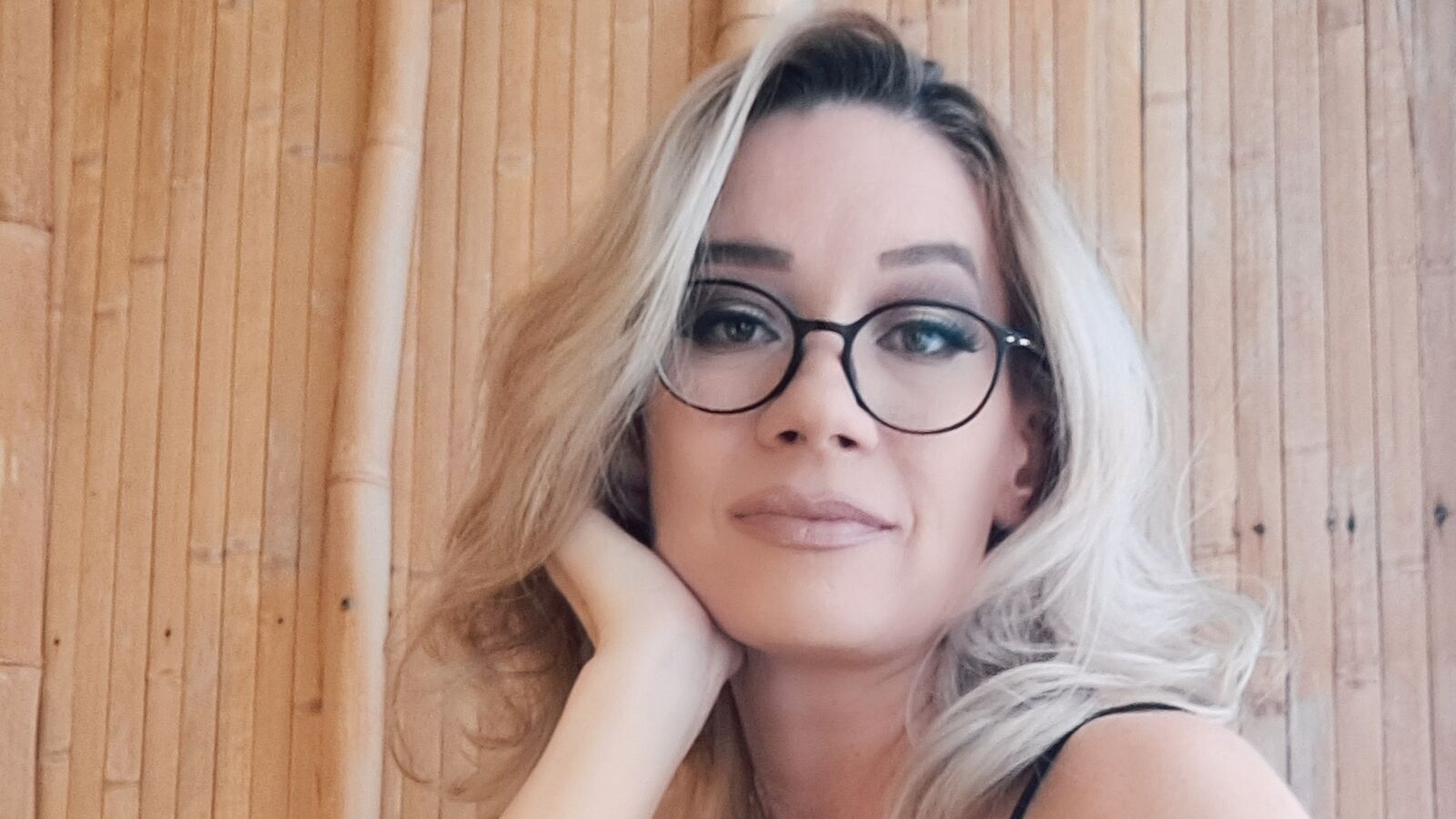 AtlamaDesmond erotic portrait