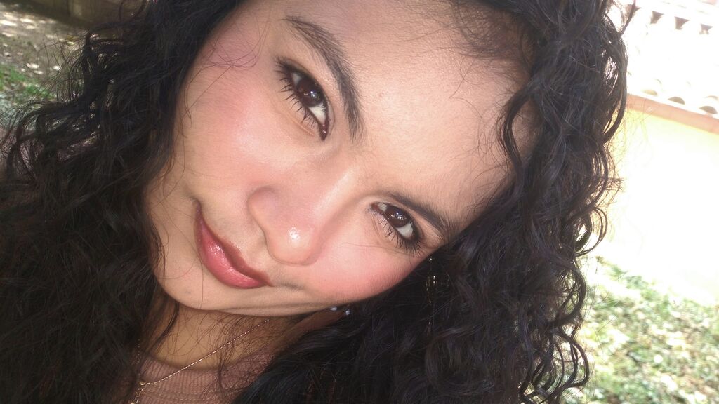 SophiaxGuzman live cam model at LiveJasmin
