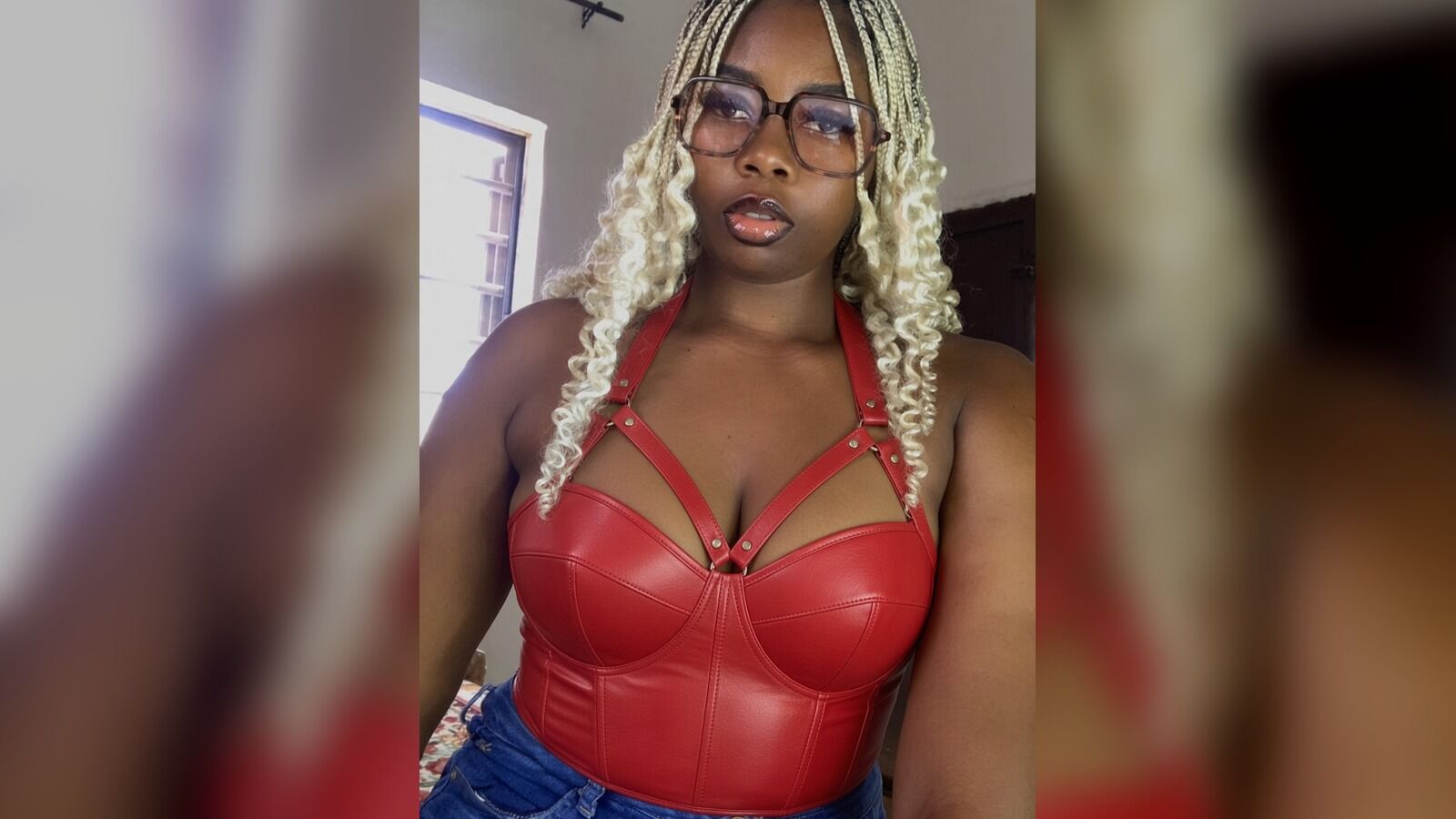 EvelynPretty erotic portrait