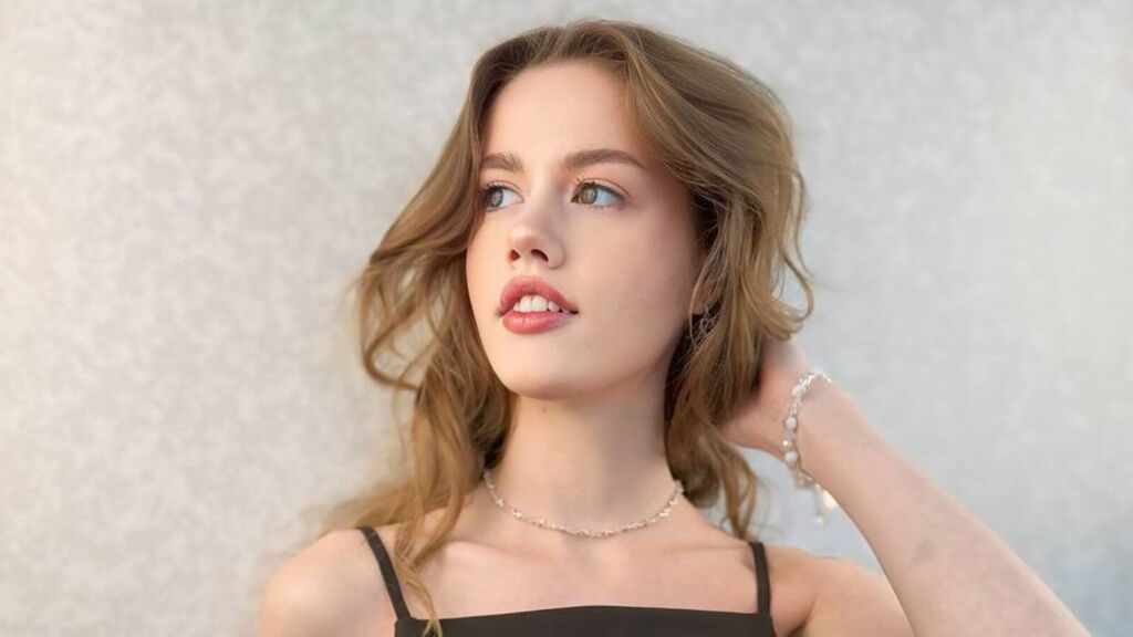 DareleneFollin's profile from Jasmin at GirlsOfJasmin'