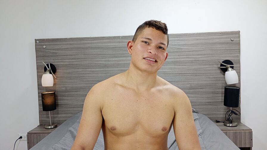 Watch TeoZion live on E-Chat