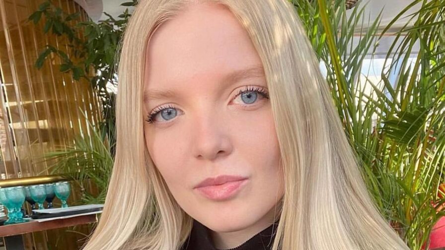 AnnieMavrodi's Premium Pictures and Videos