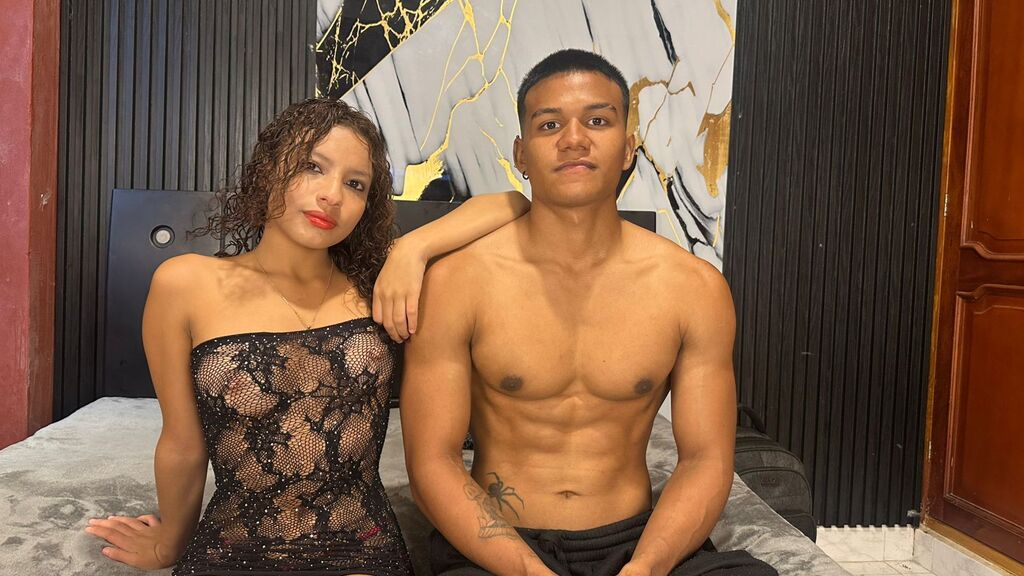 TaniandJose live cam model at LiveJasmin