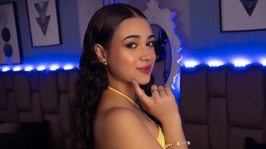 Join DannaVeelez’s Live Webcam Show
