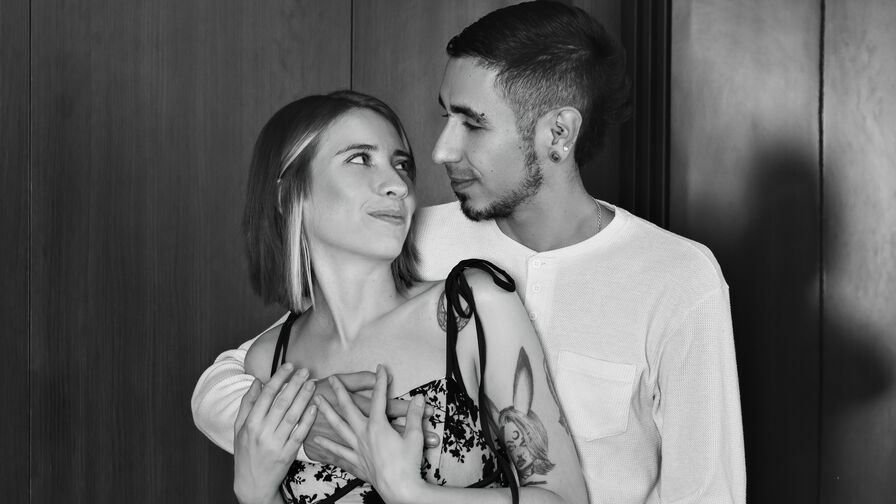 Watch NadiaAndDimitri live on Live Cams