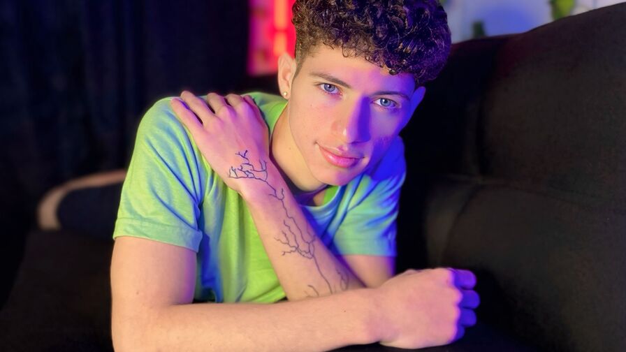 Watch MattiaFontaine live on Live Cams