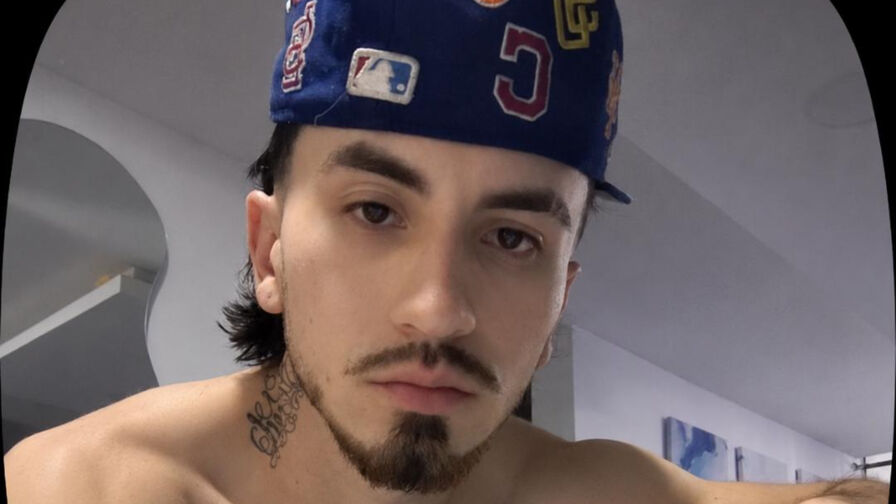 Start Anal Finger LucasKian