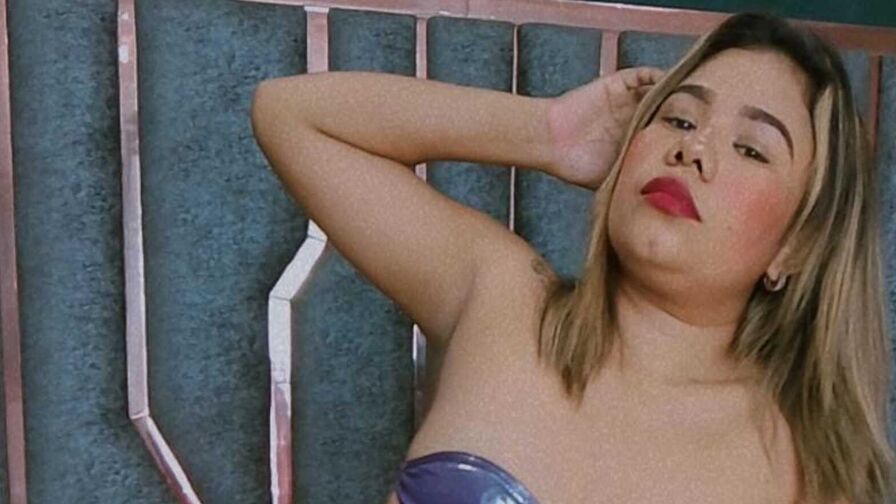 Chat with ValerieMendozaa live on AsianCamModels.com