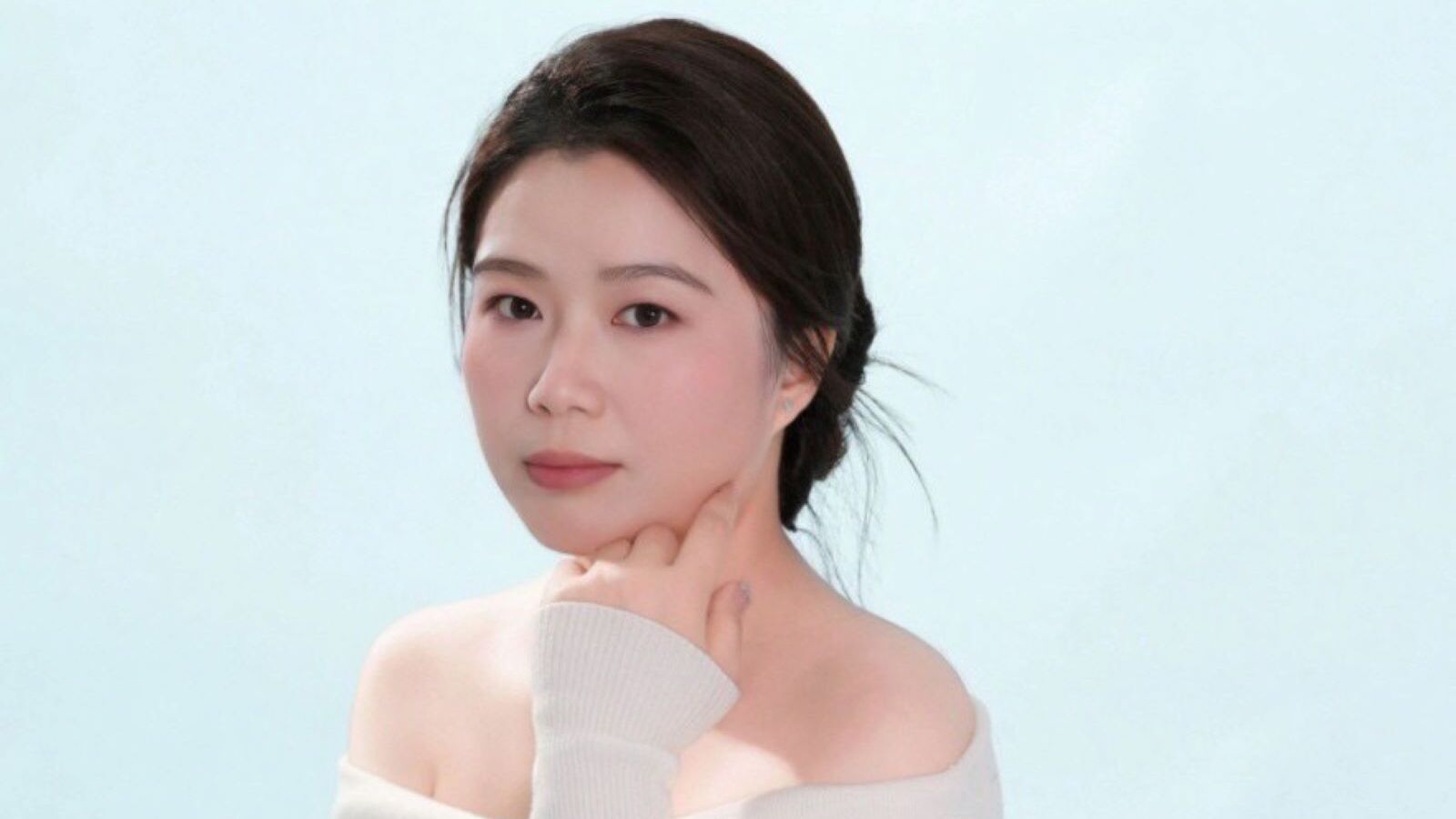 Adalinmiya glamour portrait