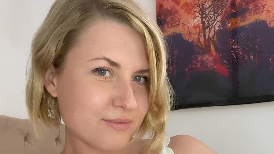 Enjoy Live Webcam with Violetashi