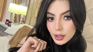 Free Nude AvrilBonet