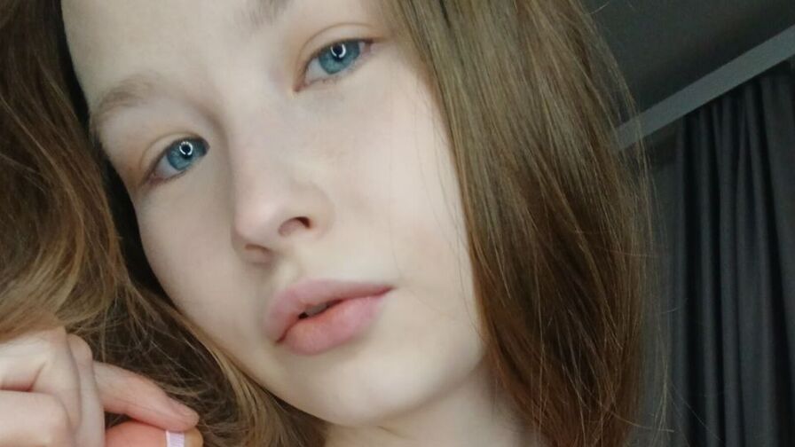 Enjoy Live Webcam with LeslyShay