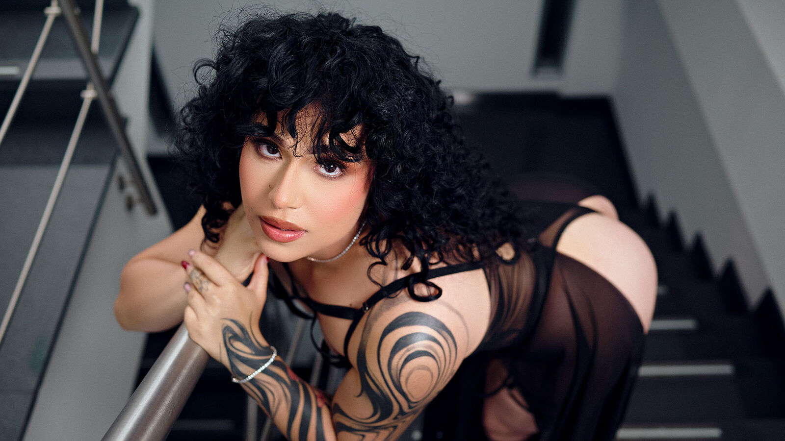 FarahBell erotic portrait