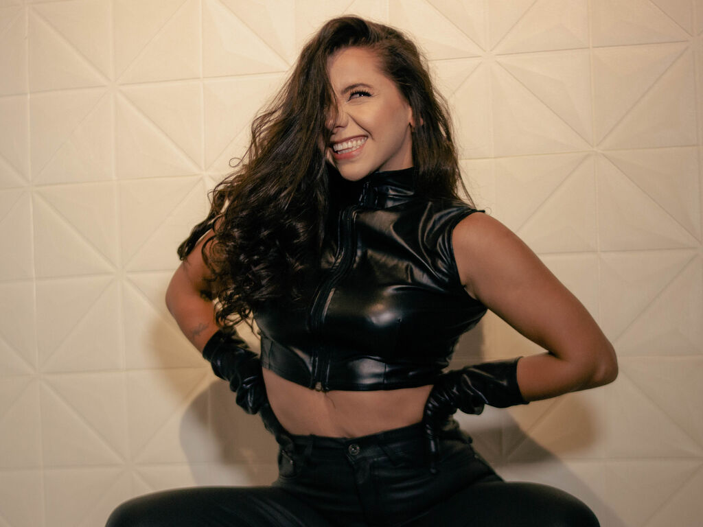 ElizaLuxe one on one girl cam profile