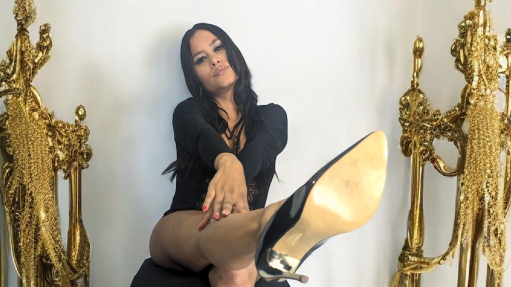 Watch LunaStonne live on cam on LiveJasmin