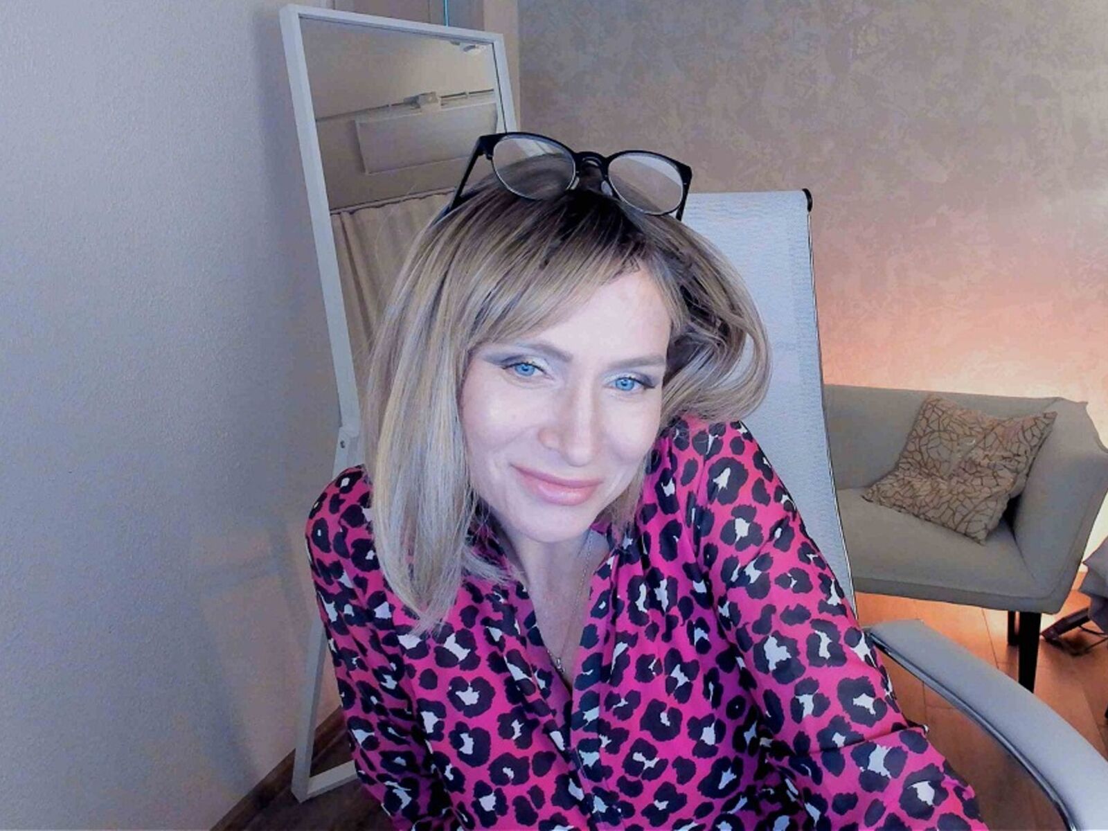 Live cam for LioraValen