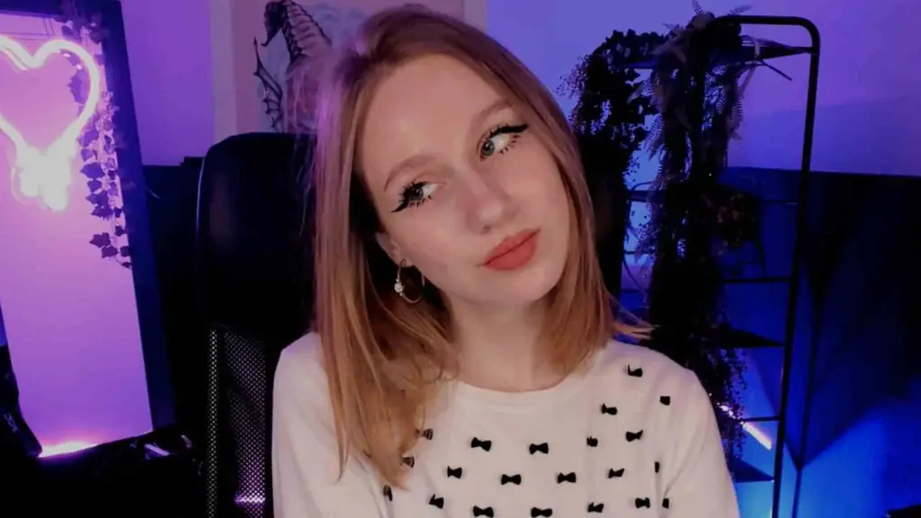 DariaTate's chat room
