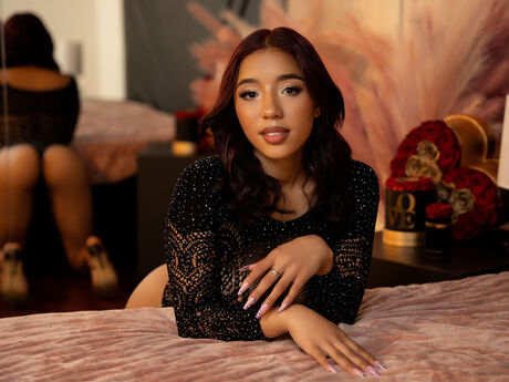 Chat with IvannaBrooks