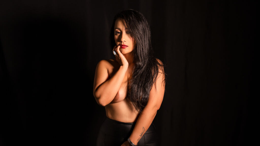 KurtneyTravis live cam model at LiveJasmin