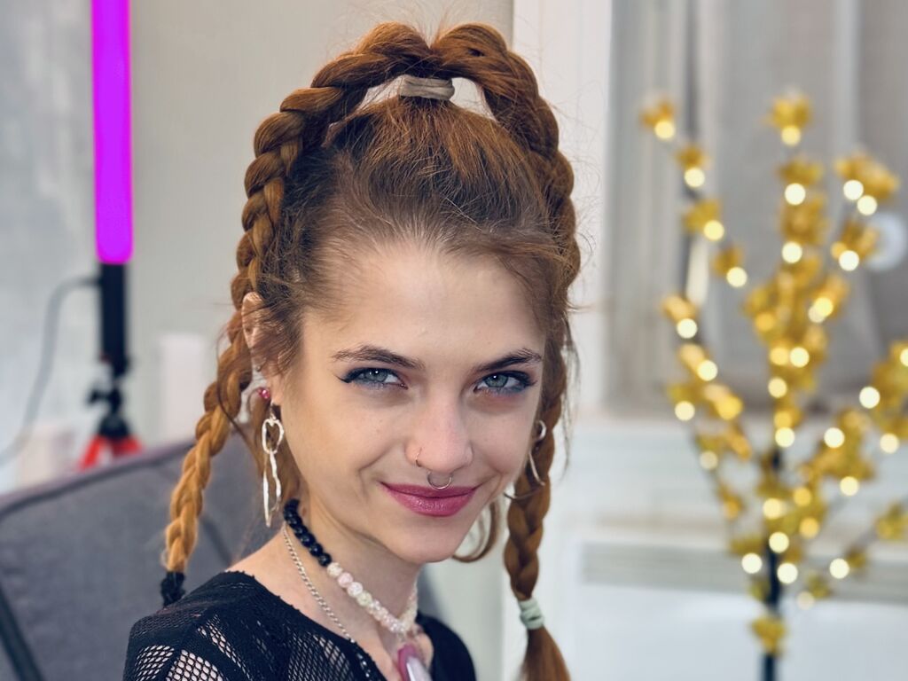 KittyRaine LiveJasmin model room profile