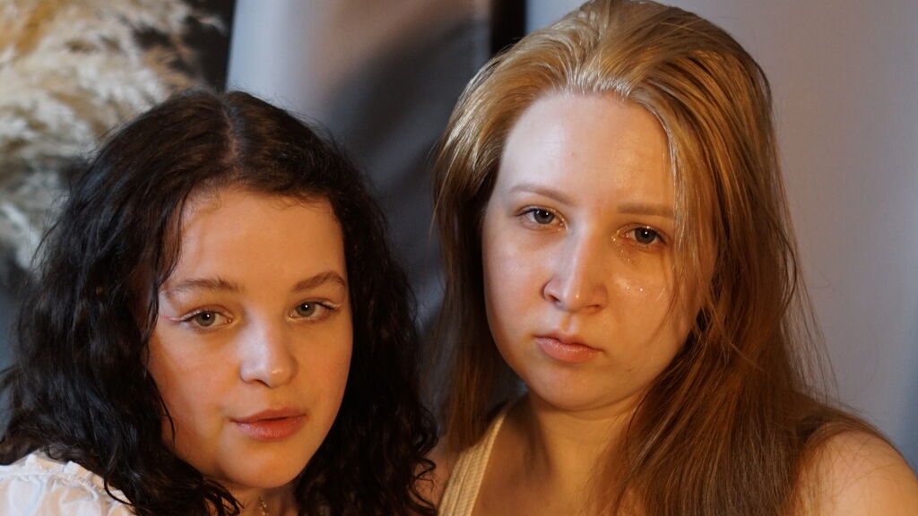 Watch PrimroseAndMildr live on cam on LiveJasmin