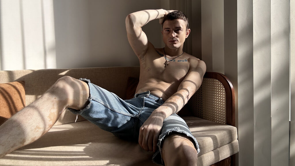 Watch TonnyUnderwoood live on cam on LiveJasmin