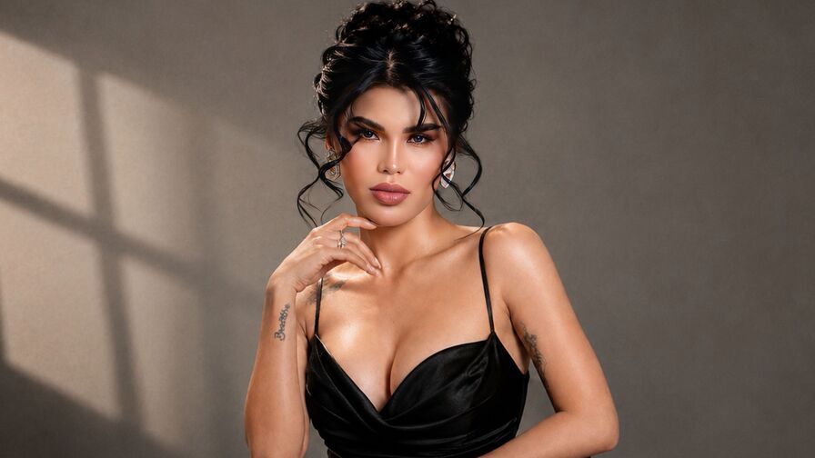 Chat with QuinnLillith live on AsianCamModels.com