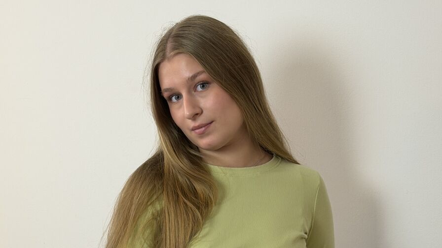 Join DaphneKinsky’s Live Webcam Show