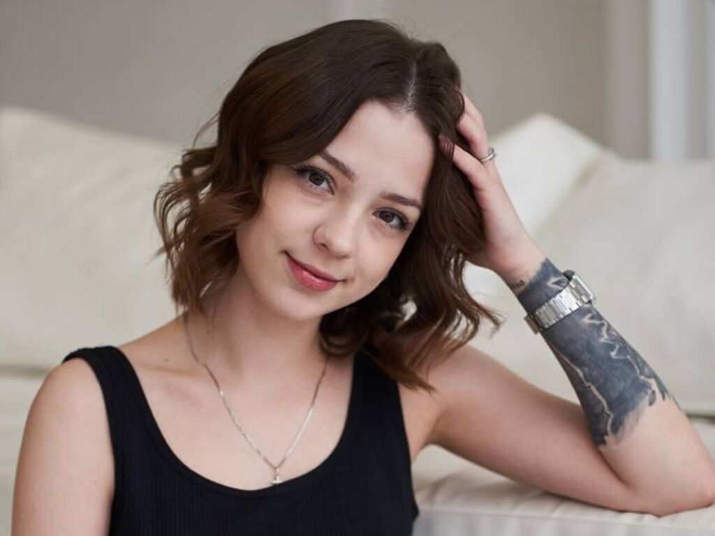 PamBeesly live video chat girl preview