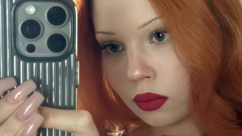 Sex chat gratuit in direct cu JulyJensen pe LiveJasmin