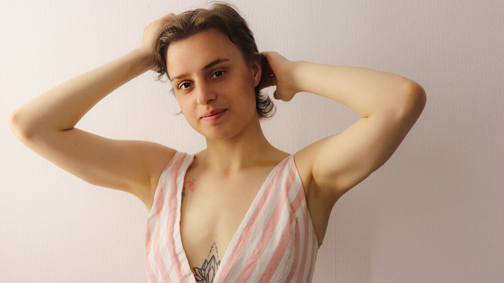 SarahThomsons live cam model at LiveJasmin
